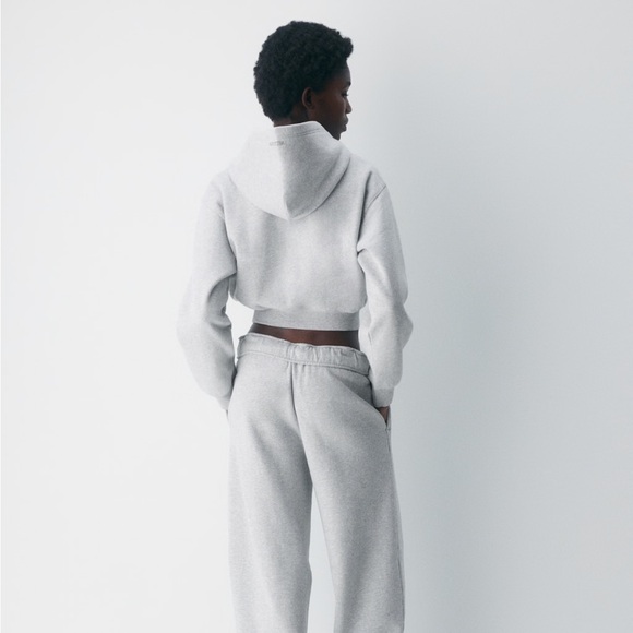 Aritzia Cozy Sweatfleece Perfect Crop Hoodie - Picture 3 of 6